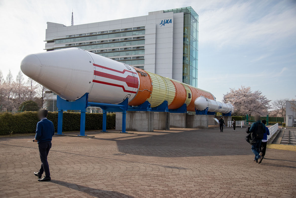 筑波宇宙センター敷地内のロケット展示