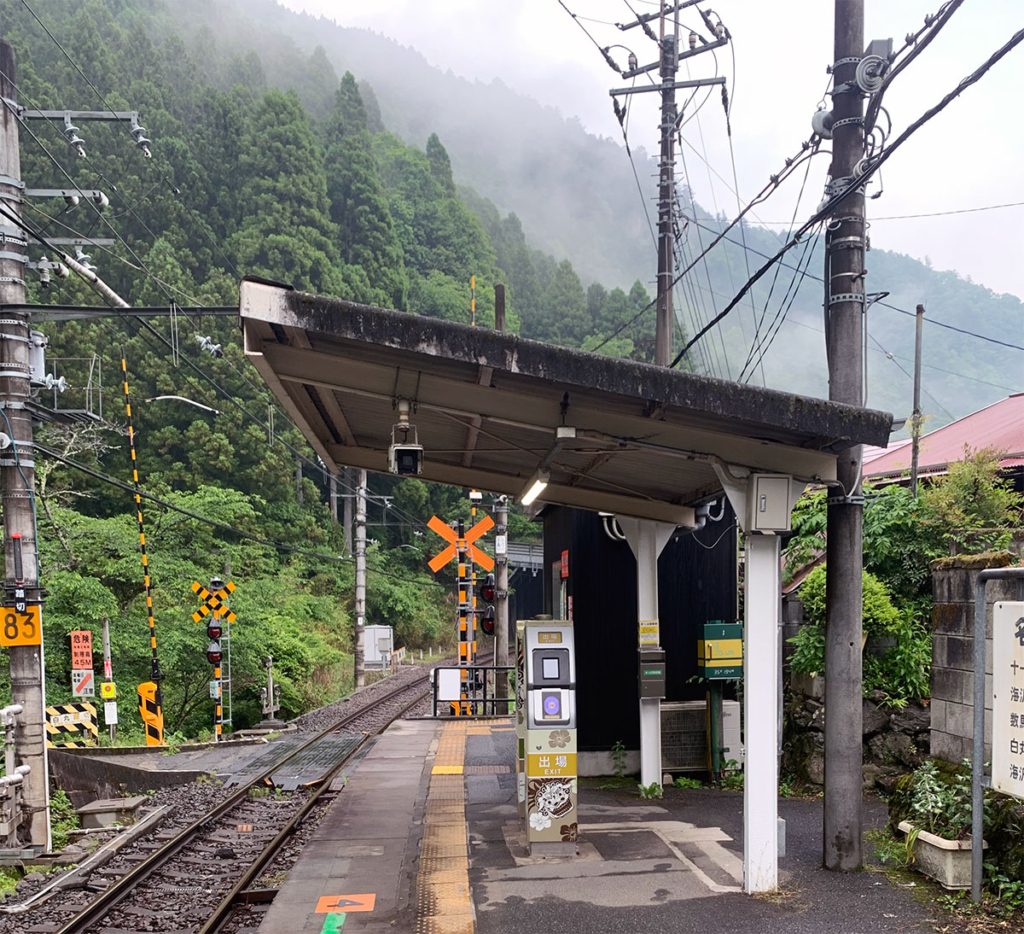 白丸駅ホーム