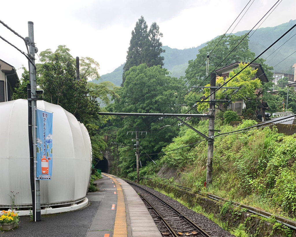 白丸駅内の待合室