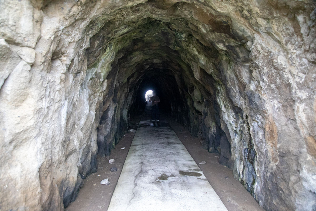 角田岬灯台近くの通路