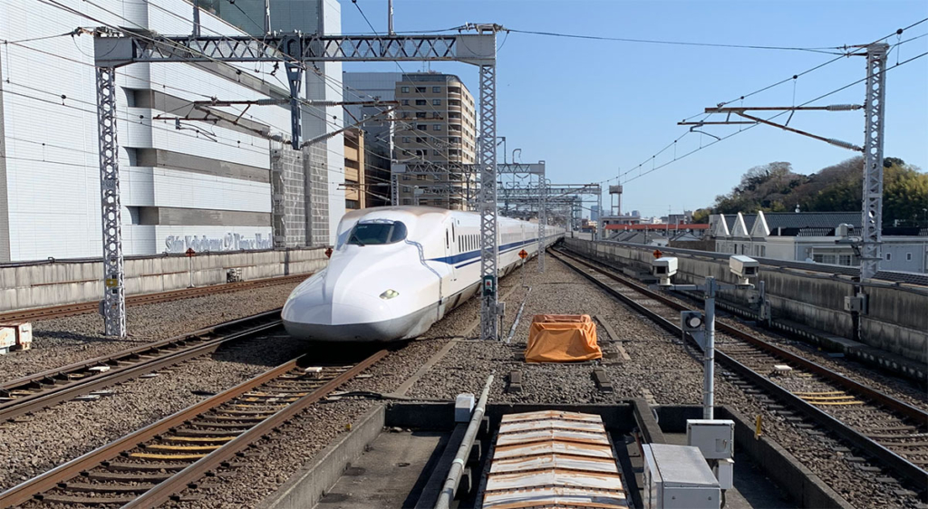 新横浜駅ホームからの風景