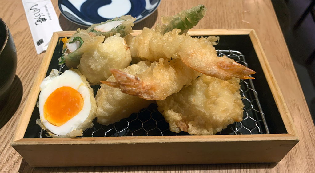 新大阪「しのぶ庵」の天ぷら盛り合わせ