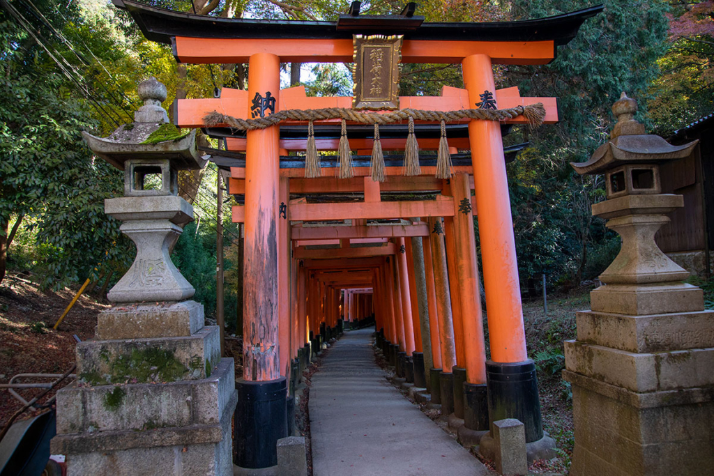 稲荷山道中の鳥居