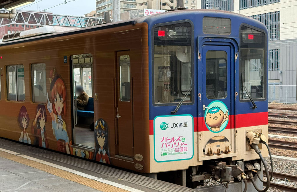 大洗鹿島線・水戸駅のラッピング電車