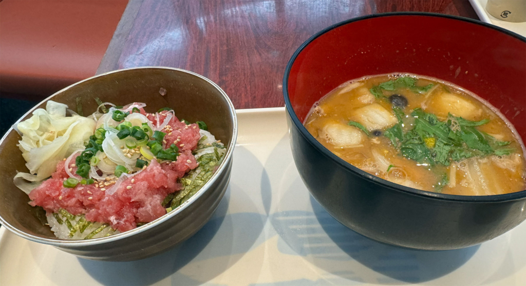 ネギトロ丼とあんこう汁