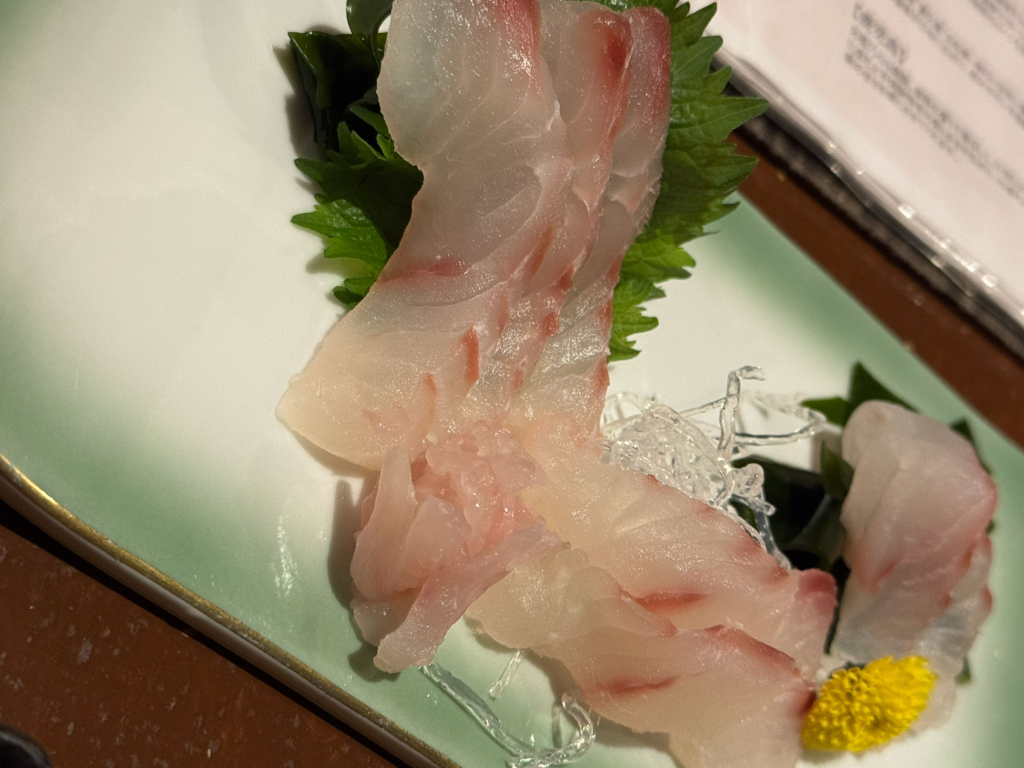 「食彩酒 つくしんぼ」のヒラメの刺身